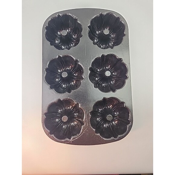 Nordic Ware Bundt-lette Cake Pan 6 CUPS 1.4 LITERS Bundt Mini Party - Picture 7 of 13